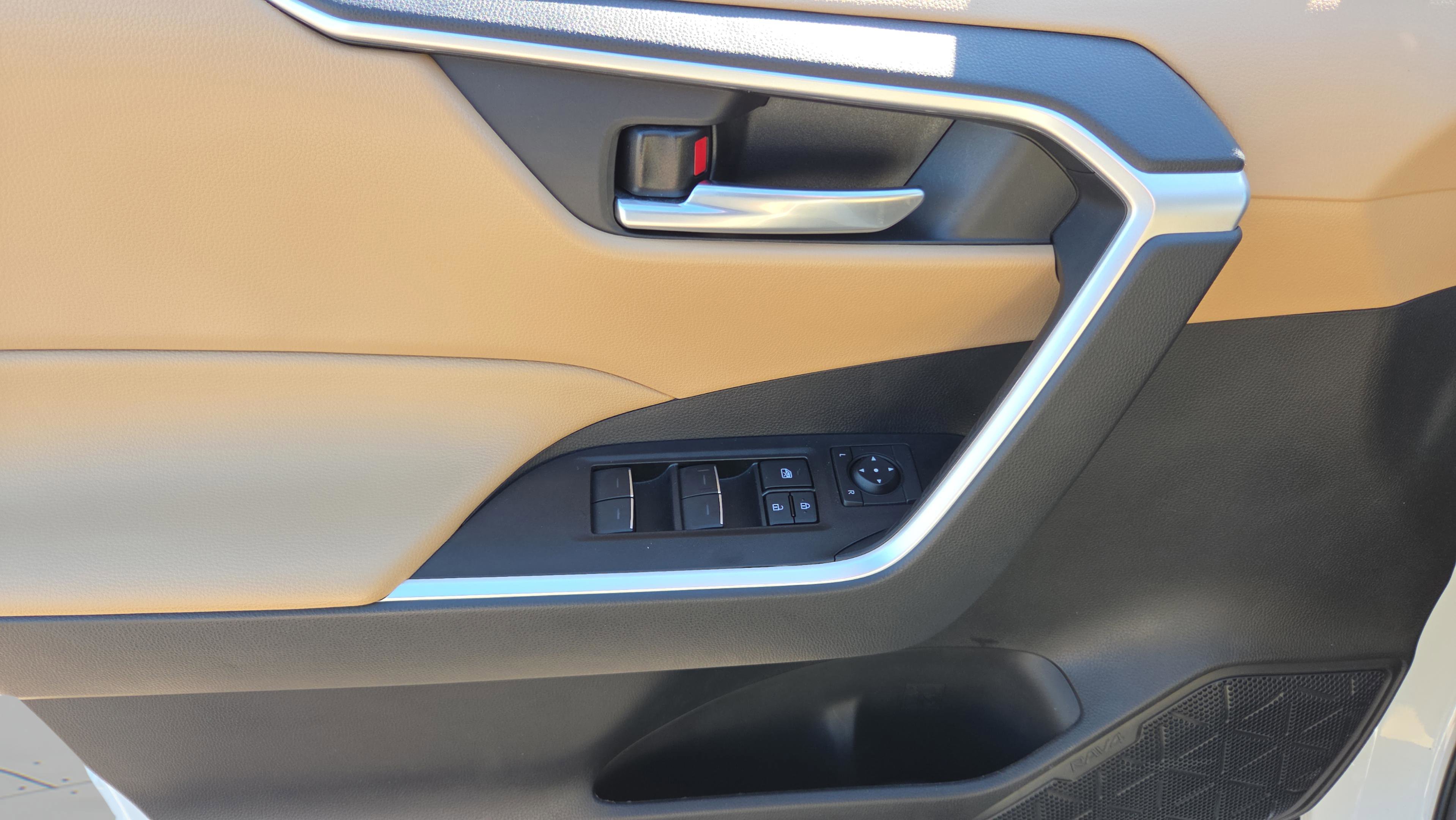 Used 2025 Toyota RAV4 XLE image 27