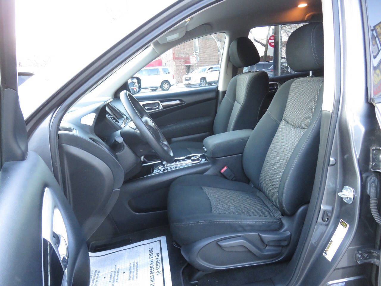 Used 2017 Nissan Pathfinder S image 10