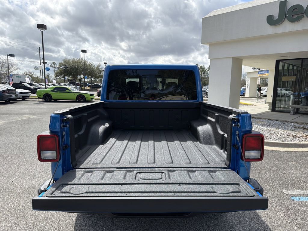 New 2026 Jeep Gladiator Sahara image 18