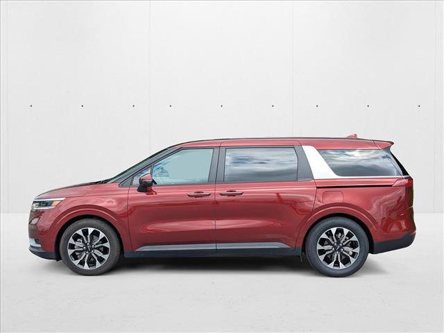 Used 2024 Kia Carnival EX image 8