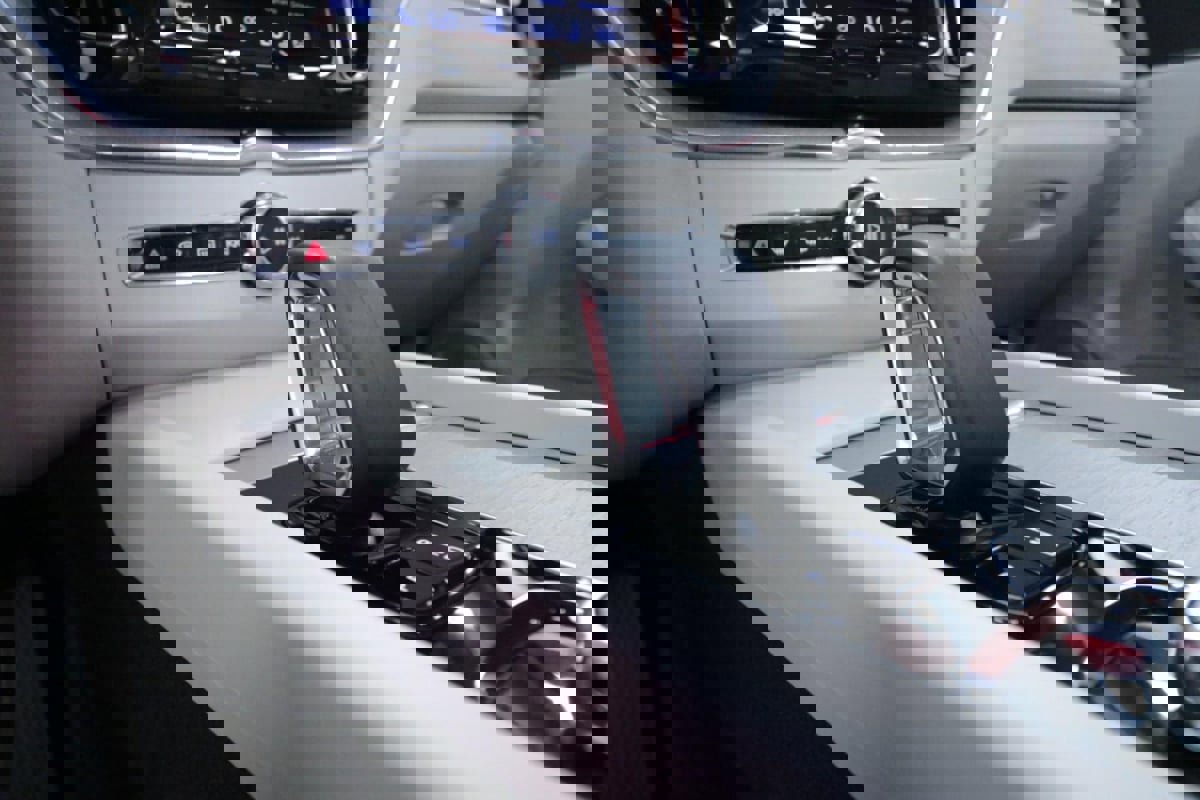 Used 2023 Volvo XC60 B5 Plus image 19