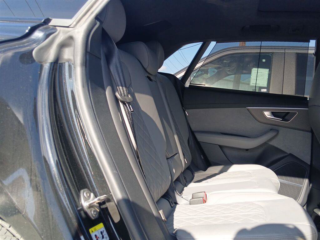 Used 2025 Audi SQ8 Prestige AWD/4WD image 20