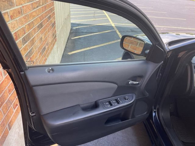 Used 2011 Chrysler 200 Touring FWD image 16
