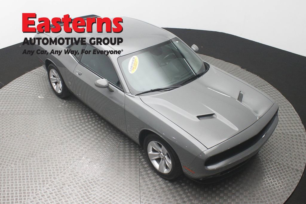 Used 2023 Dodge Challenger SXT image 3