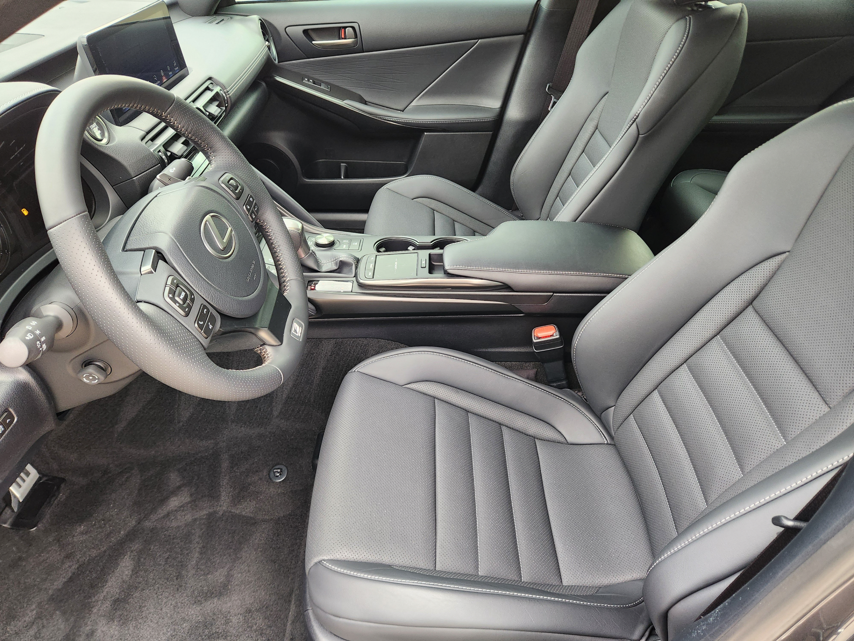 Used 2024 Lexus IS 350 F Sport RWD image 4