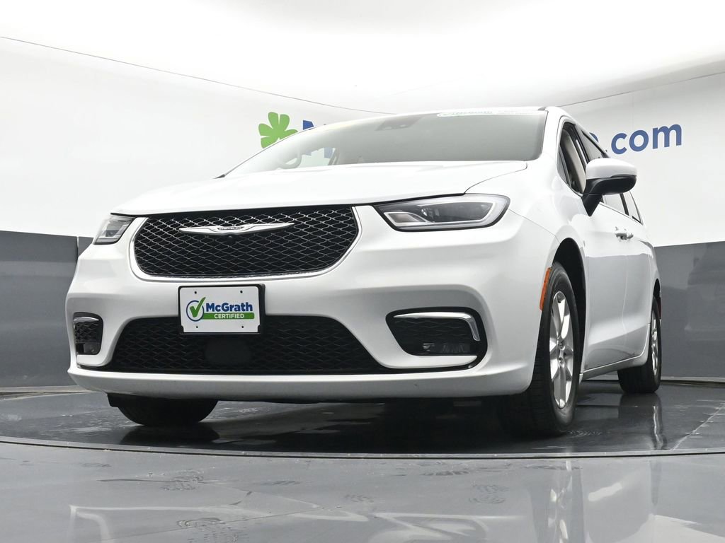 Used 2023 Chrysler Pacifica Touring-L FWD image 6