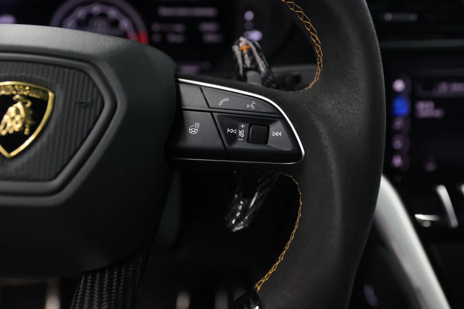 Used 2020 Lamborghini Urus AWD/4WD image 32