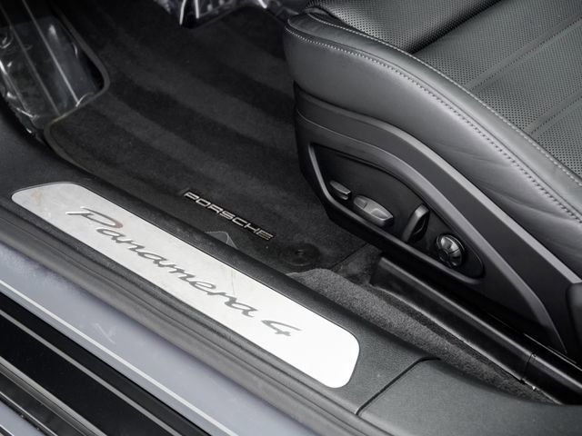 Certified 2025 Porsche Panamera 4 image 11