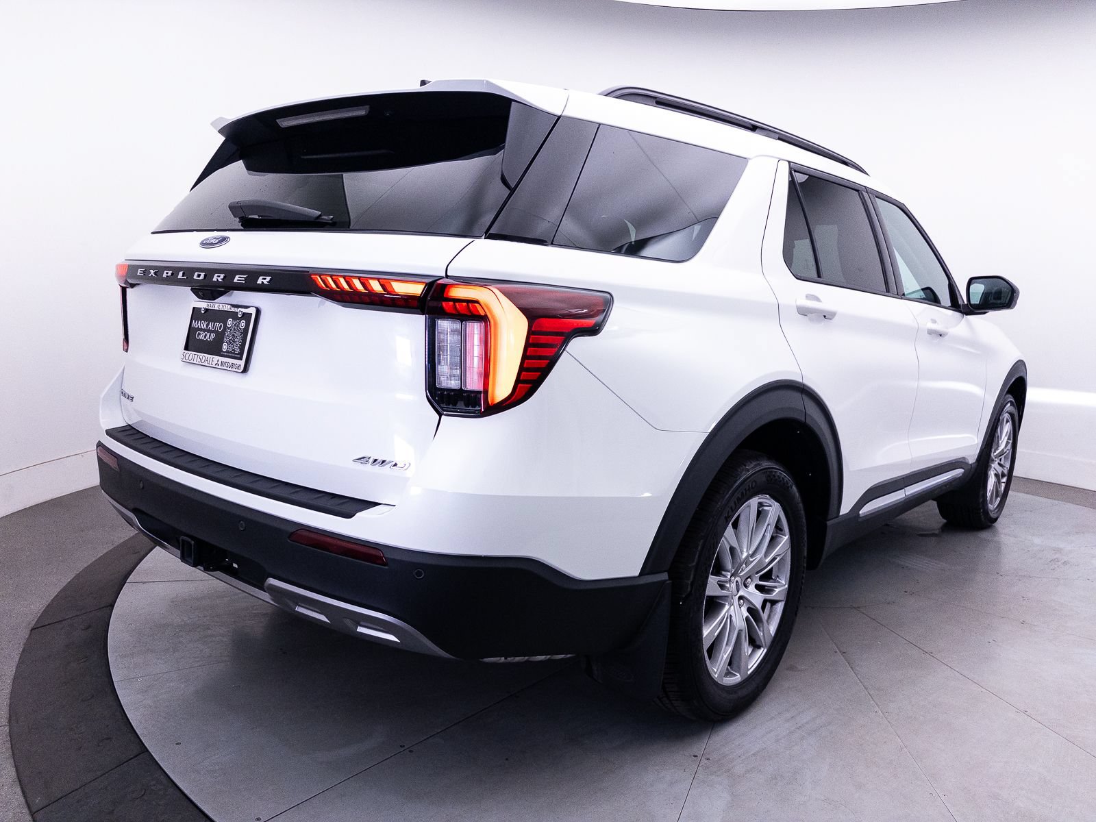 Used 2025 Ford Explorer Active w/ Active Comfort Package AWD/4WD image 16