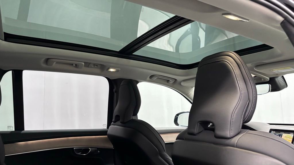 Certified 2025 Volvo XC90 B6 Plus AWD/4WD image 25