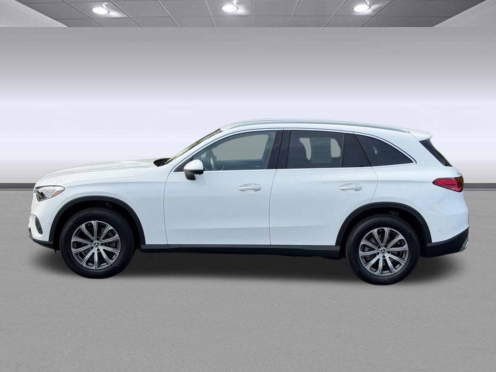 Used 2024 Mercedes-Benz GLC 300 4MATIC image 2