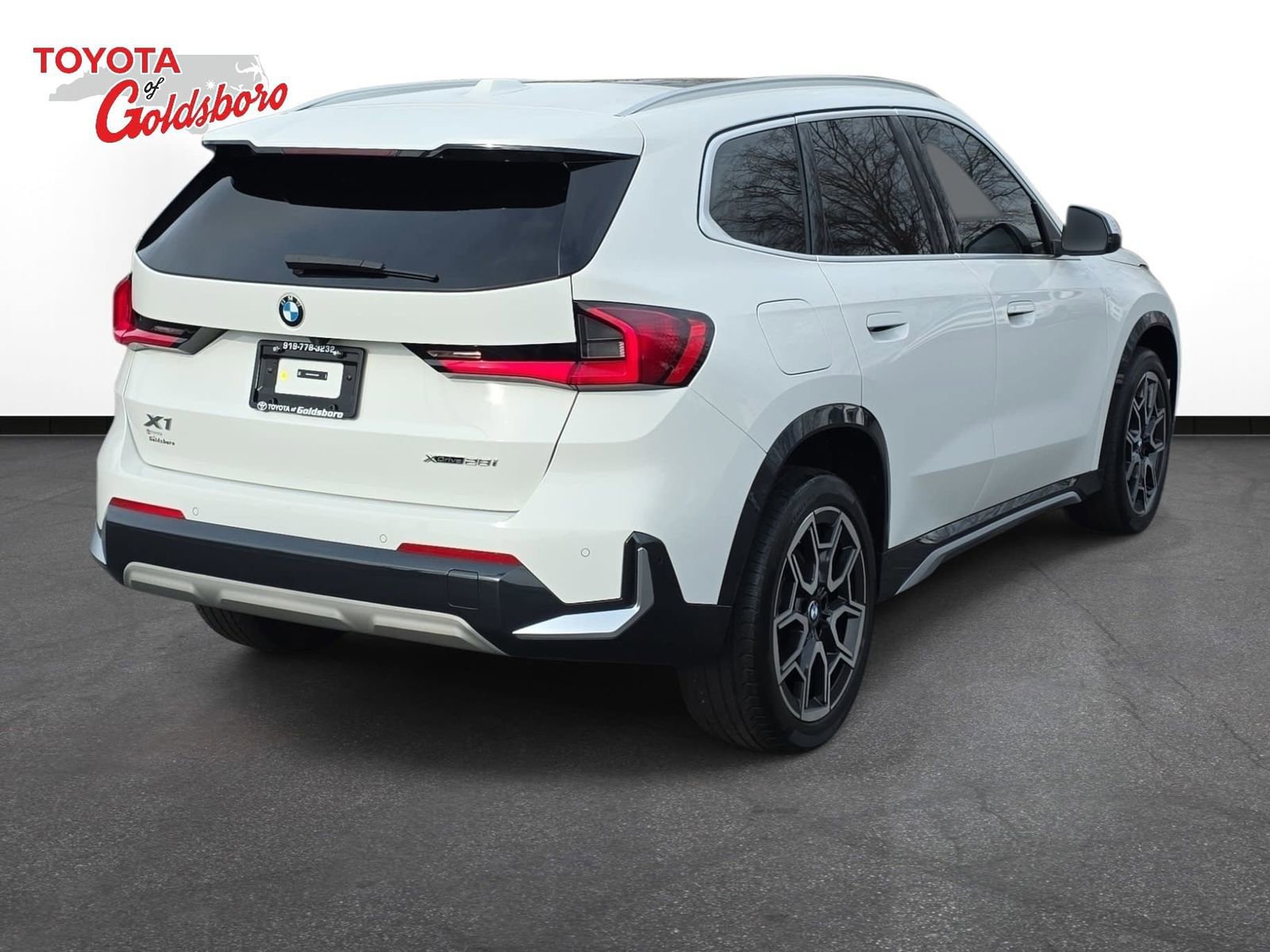 Used 2023 BMW X1 xDrive28i w/ Convenience Package image 5