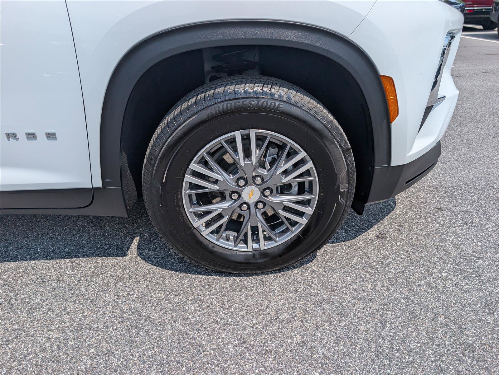 Used 2025 Chevrolet Traverse LT FWD image 9