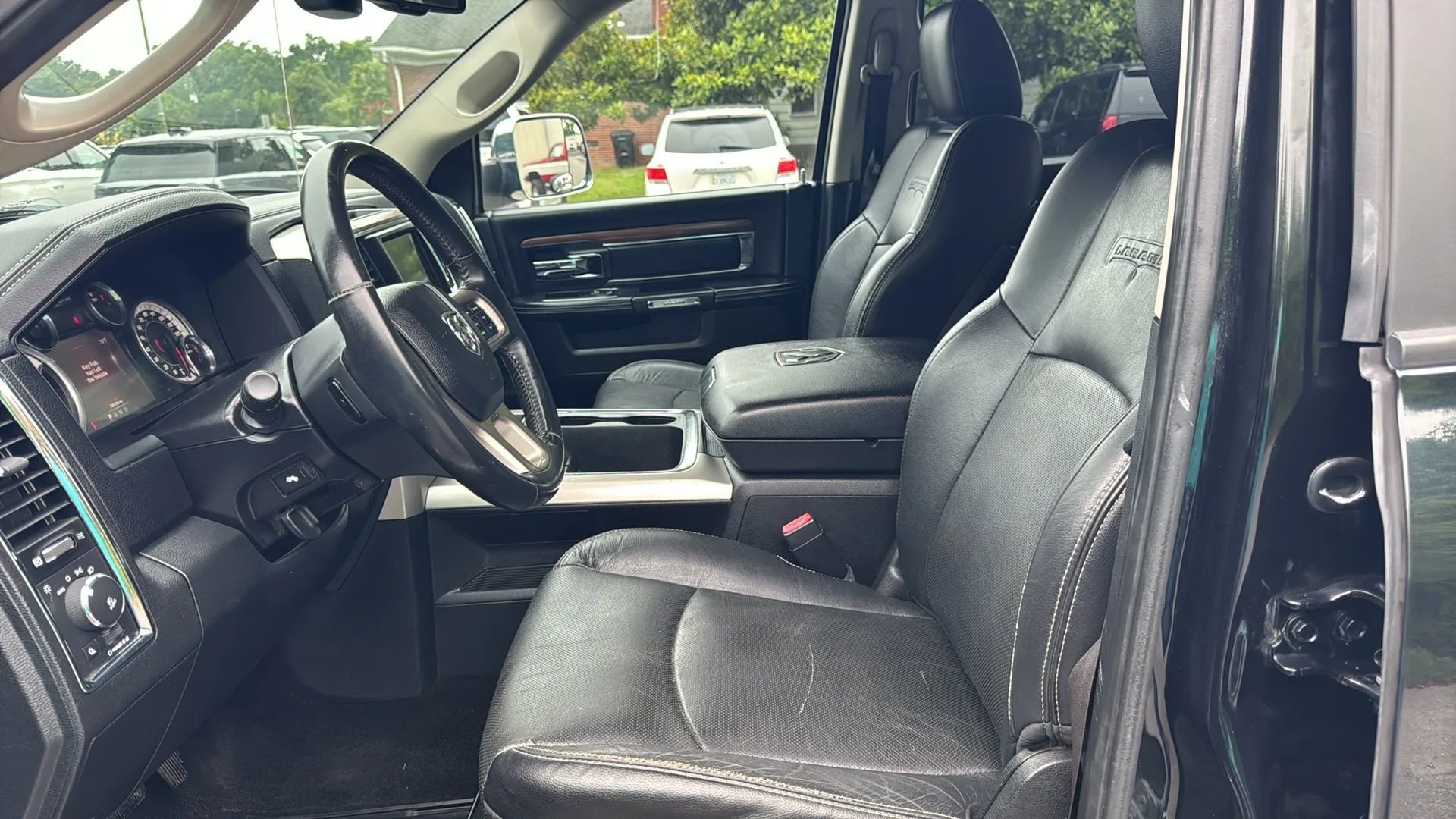 Used 2016 RAM 1500 Laramie w/ Convenience Group image 9