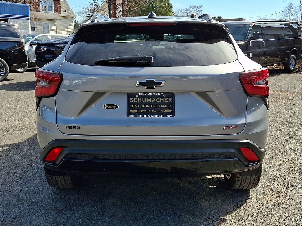 Used 2024 Chevrolet Trax RS w/ Driver Confidence Package image 8