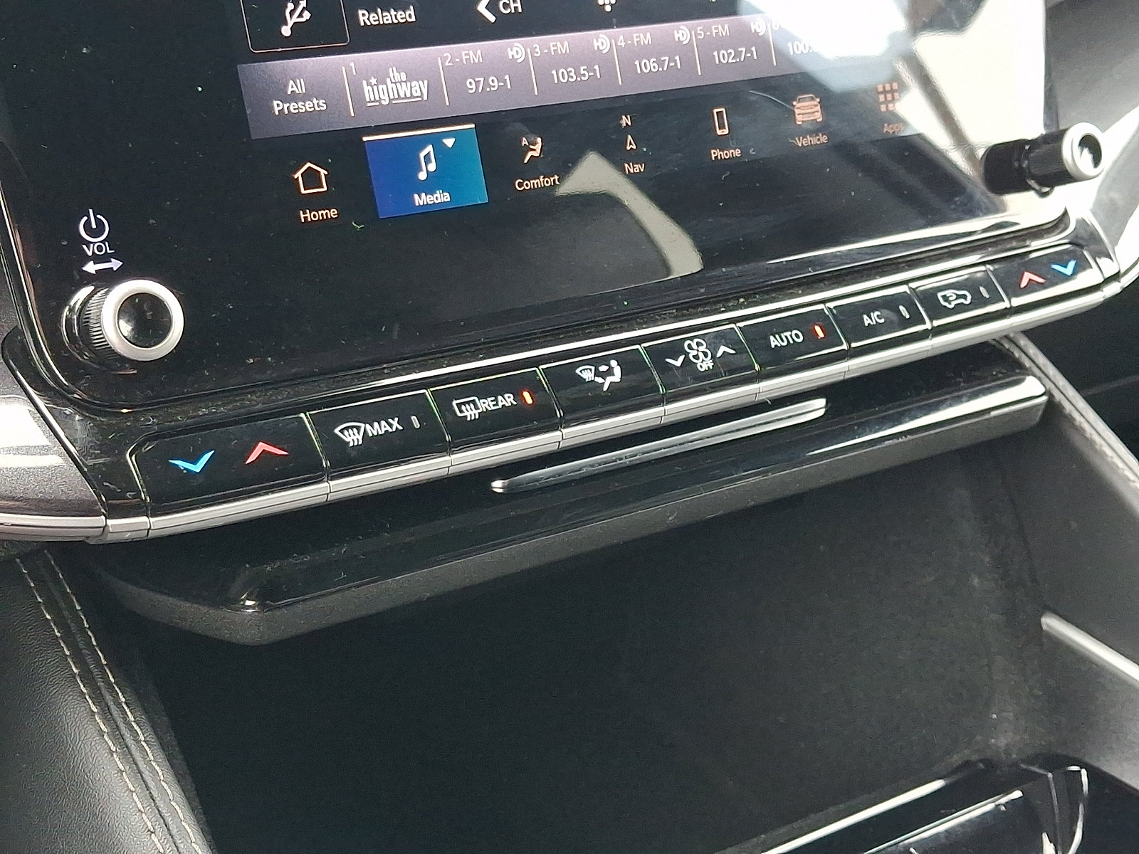 Certified 2022 Jeep Wagoneer Series I AWD/4WD image 16