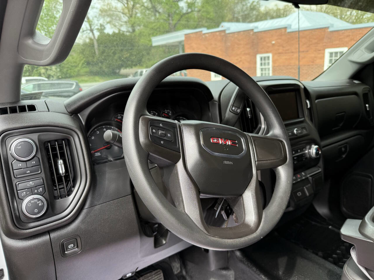Used 2020 GMC Sierra 2500 4x4 Regular Cab w/ Convenience Package image 11