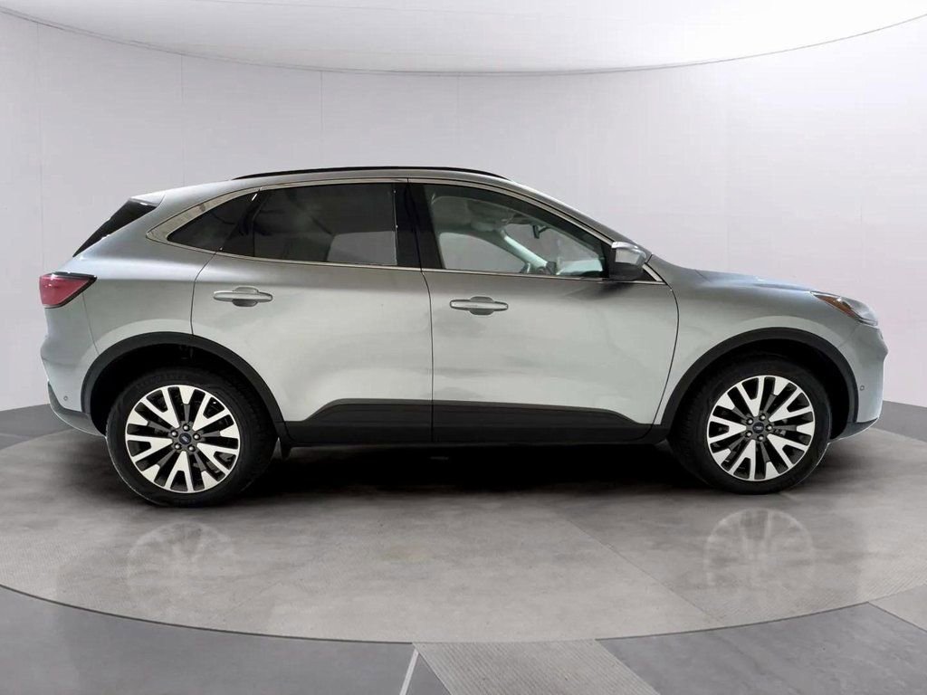 Used 2021 Ford Escape Titanium image 2