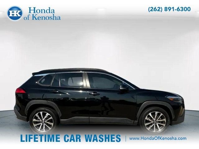 Used 2022 Toyota Corolla Cross XLE w/ Convenience Package AWD/4WD image 7