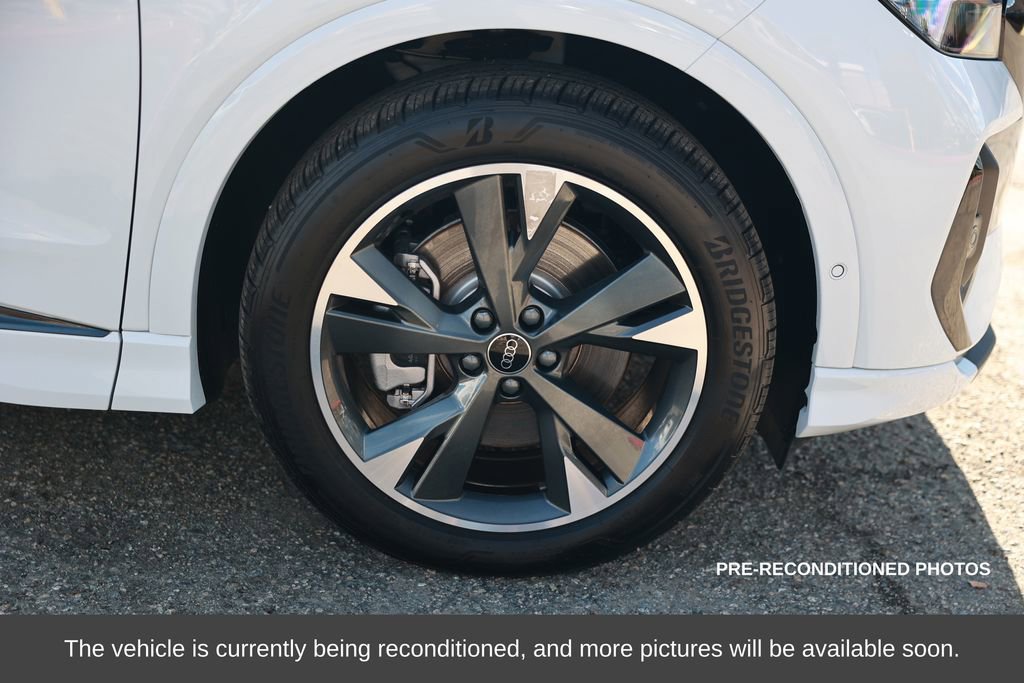 Used 2024 Audi Q4 e-tron Premium Plus w/ Premium Plus image 8