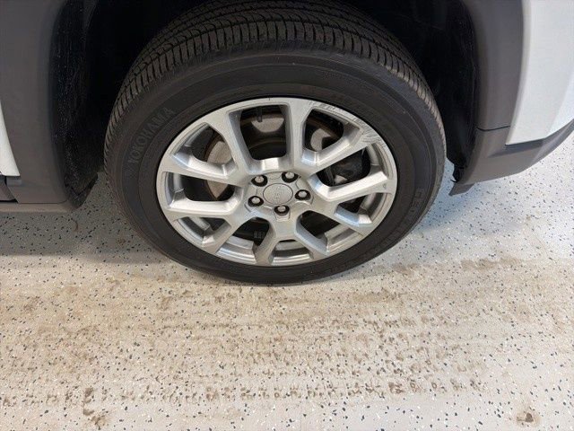 Used 2023 Jeep Compass Latitude w/ Sun and Sound Group image 10