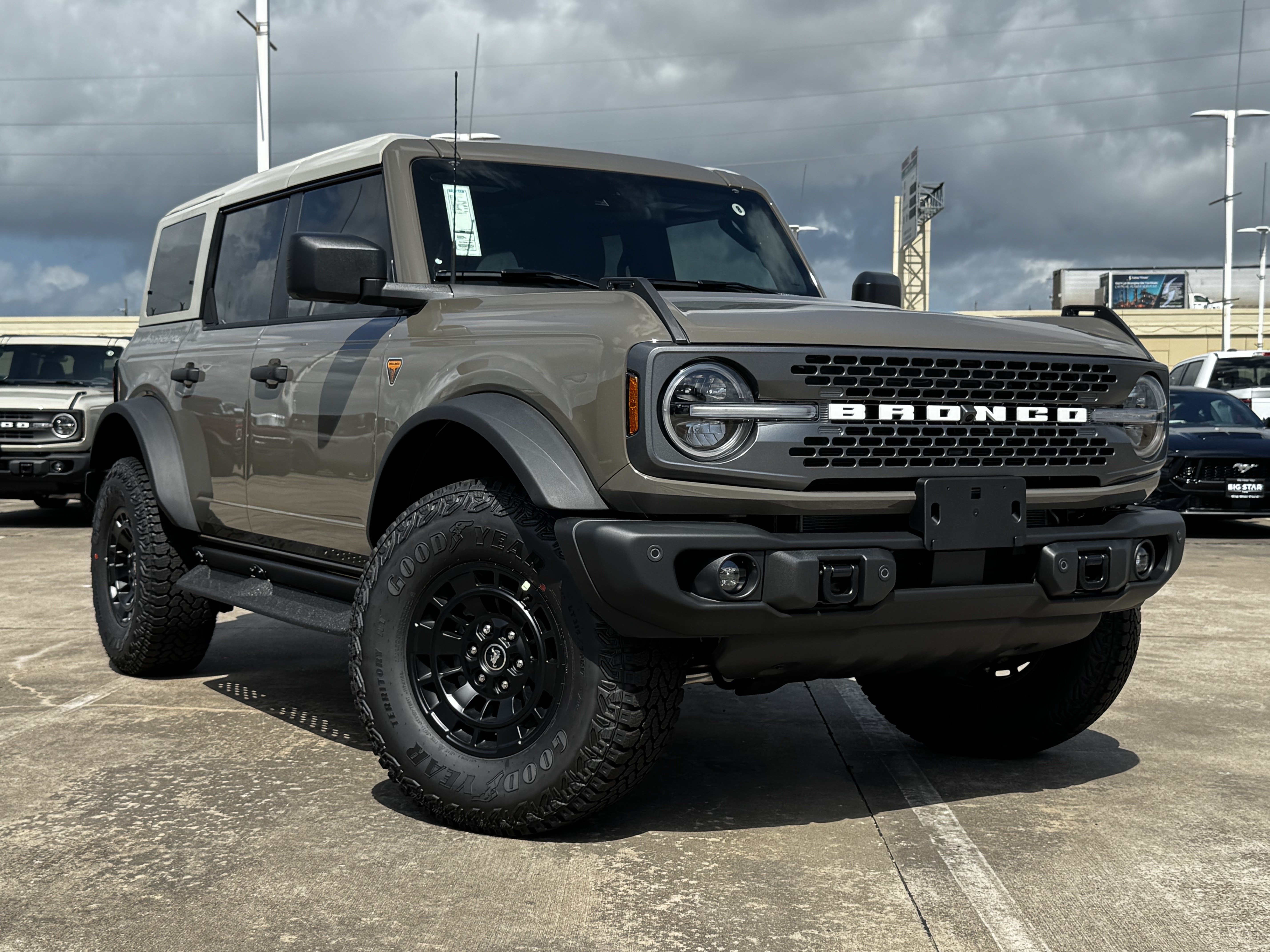 New 2026 Ford Bronco Badlands AWD/4WD video 2