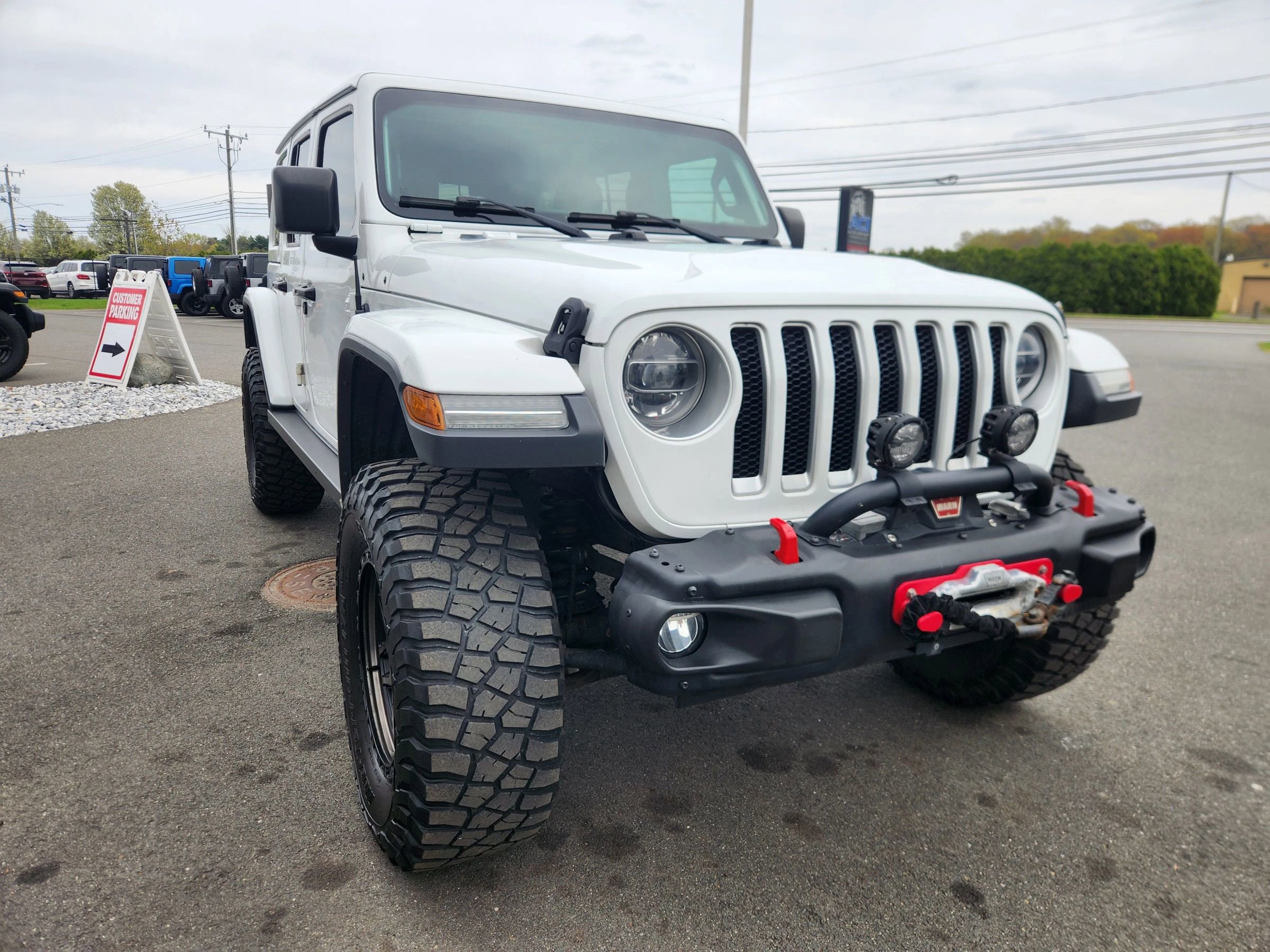 Used 2018 Jeep Wrangler Unlimited Sahara w/ Dual Top Group AWD/4WD image 23