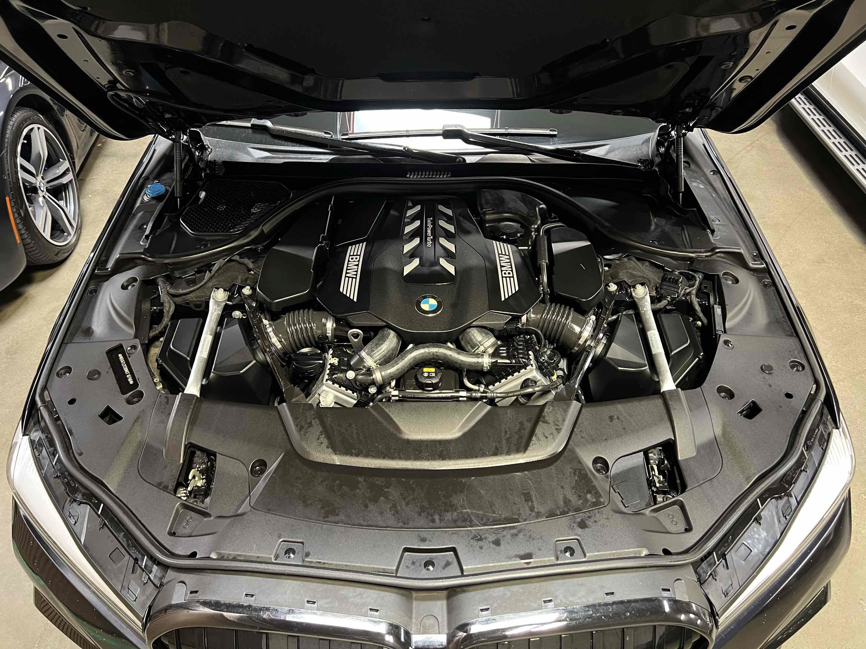 Used 2021 BMW 750i xDrive w/ Executive Package AWD/4WD image 14