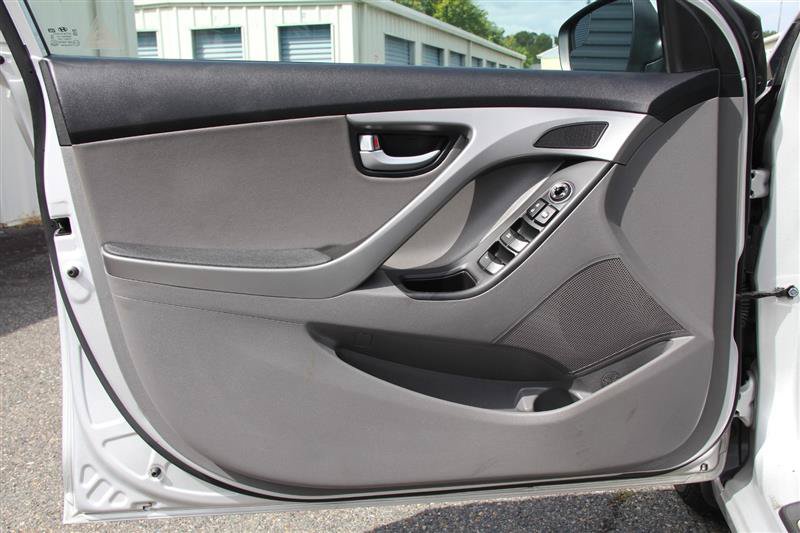 Used 2015 Hyundai Elantra Limited w/ Option Group 05 FWD image 16