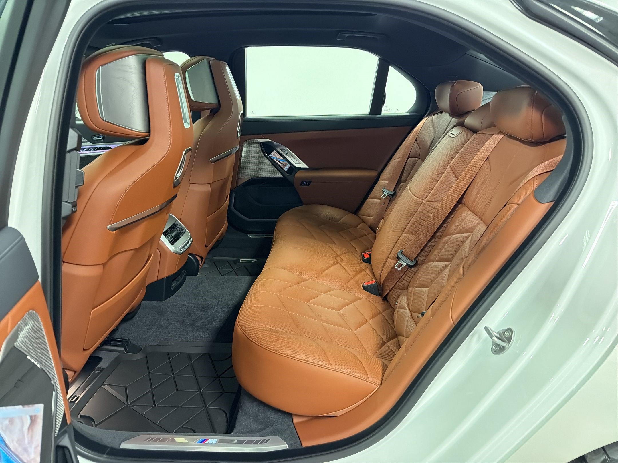Used 2026 BMW 740i w/ Premium Package RWD image 12