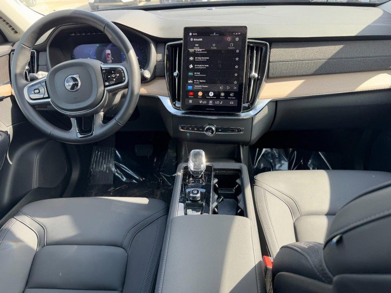 Certified 2025 Volvo XC90 B6 Plus image 12