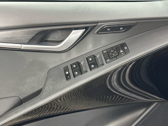 Used 2023 Kia Niro SX image 27