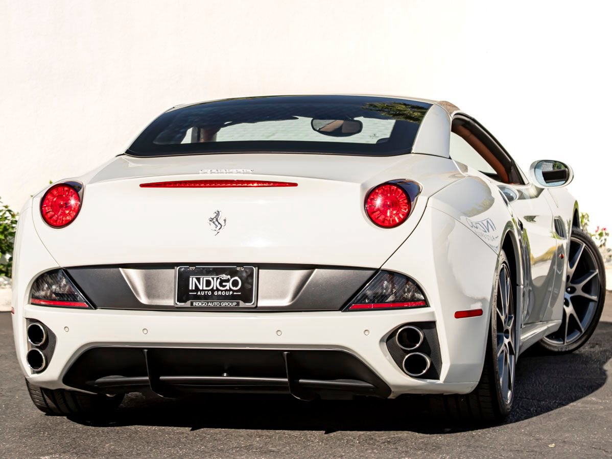 Used 2010 Ferrari California RWD image 8
