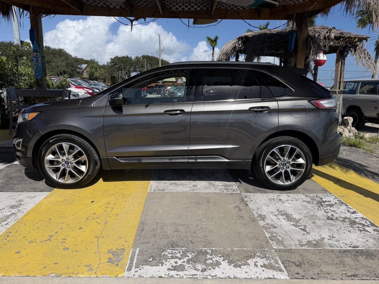 Used 2018 Ford Edge Titanium FWD image 25