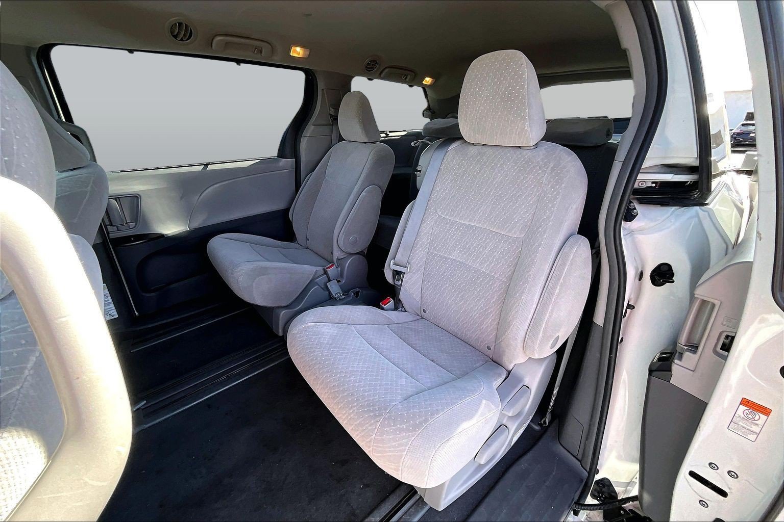 Used 2019 Toyota Sienna LE FWD image 22