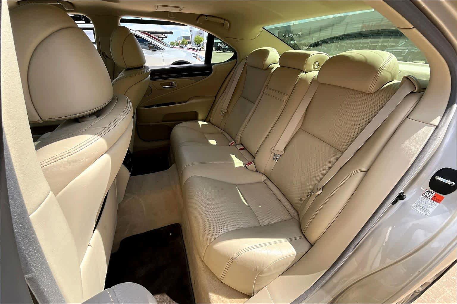 Used 2015 Lexus LS 460 w/ Comfort Package image 18