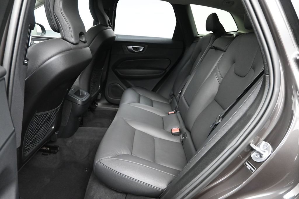 Used 2025 Volvo XC60 B5 Plus w/ Climate Package AWD/4WD image 14