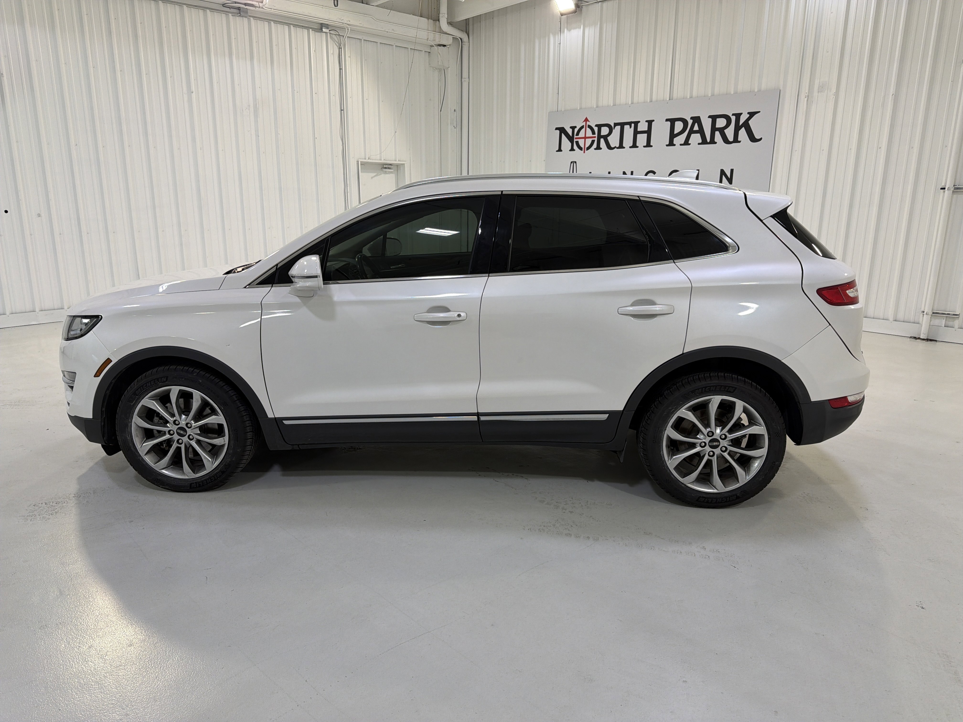 Used 2019 Lincoln MKC Select w/ Select Plus Package FWD image 2