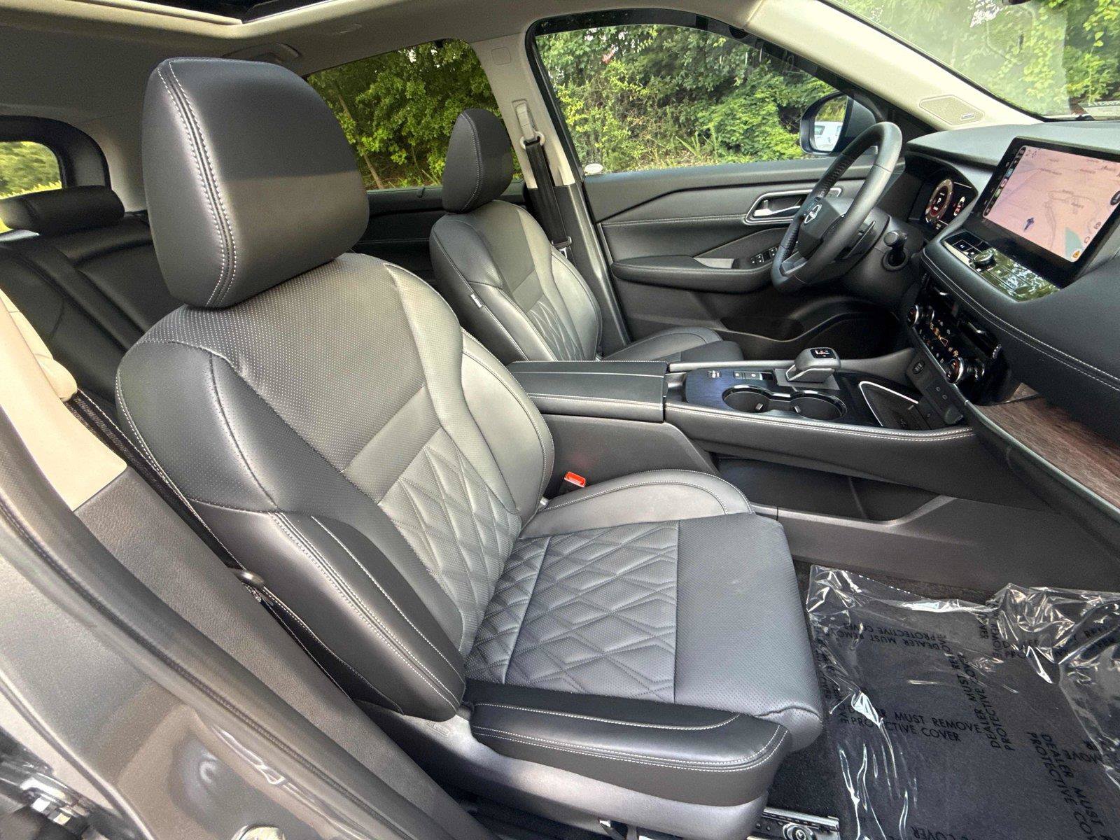 Used 2025 Nissan Rogue Platinum w/ Platinum Premium Package FWD image 27