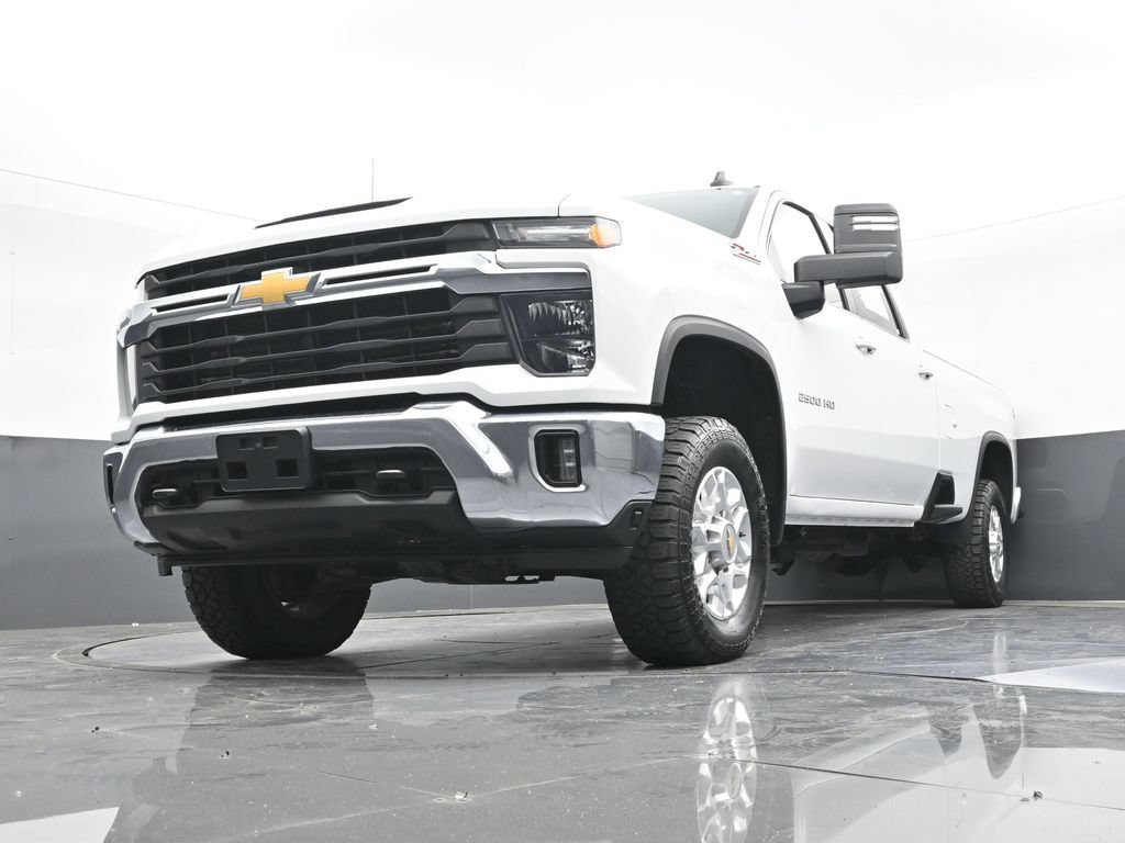Used 2024 Chevrolet Silverado 2500 LT AWD/4WD image 44