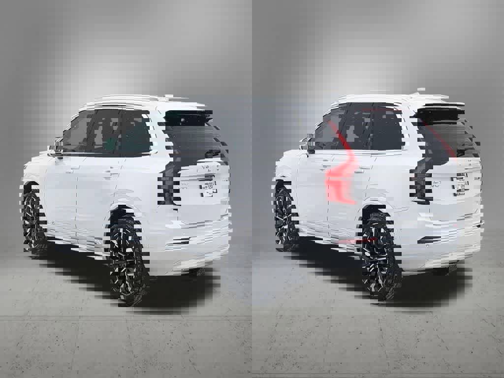 Used 2025 Volvo XC90 B5 Plus w/ Protection Package Premier image 4