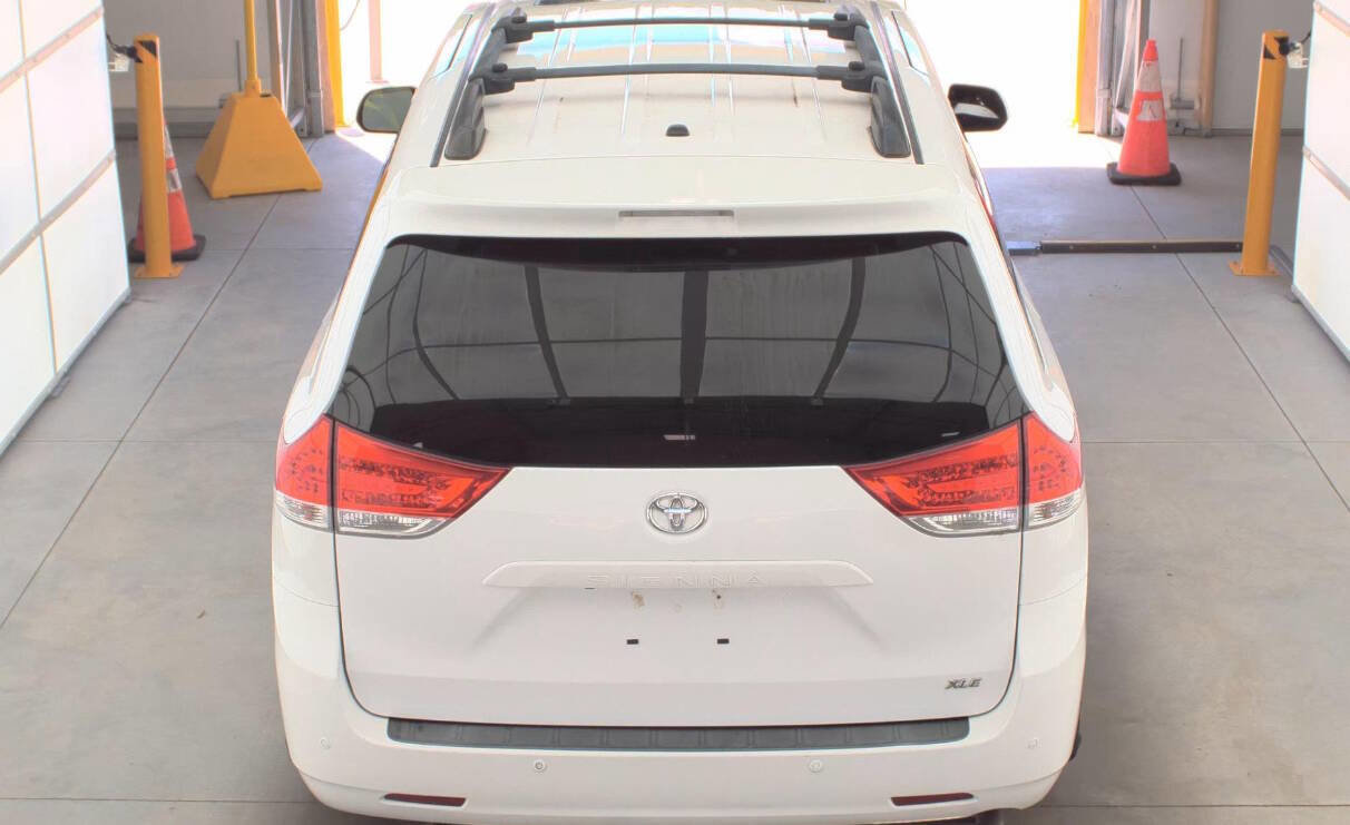 Used 2014 Toyota Sienna XLE image 10