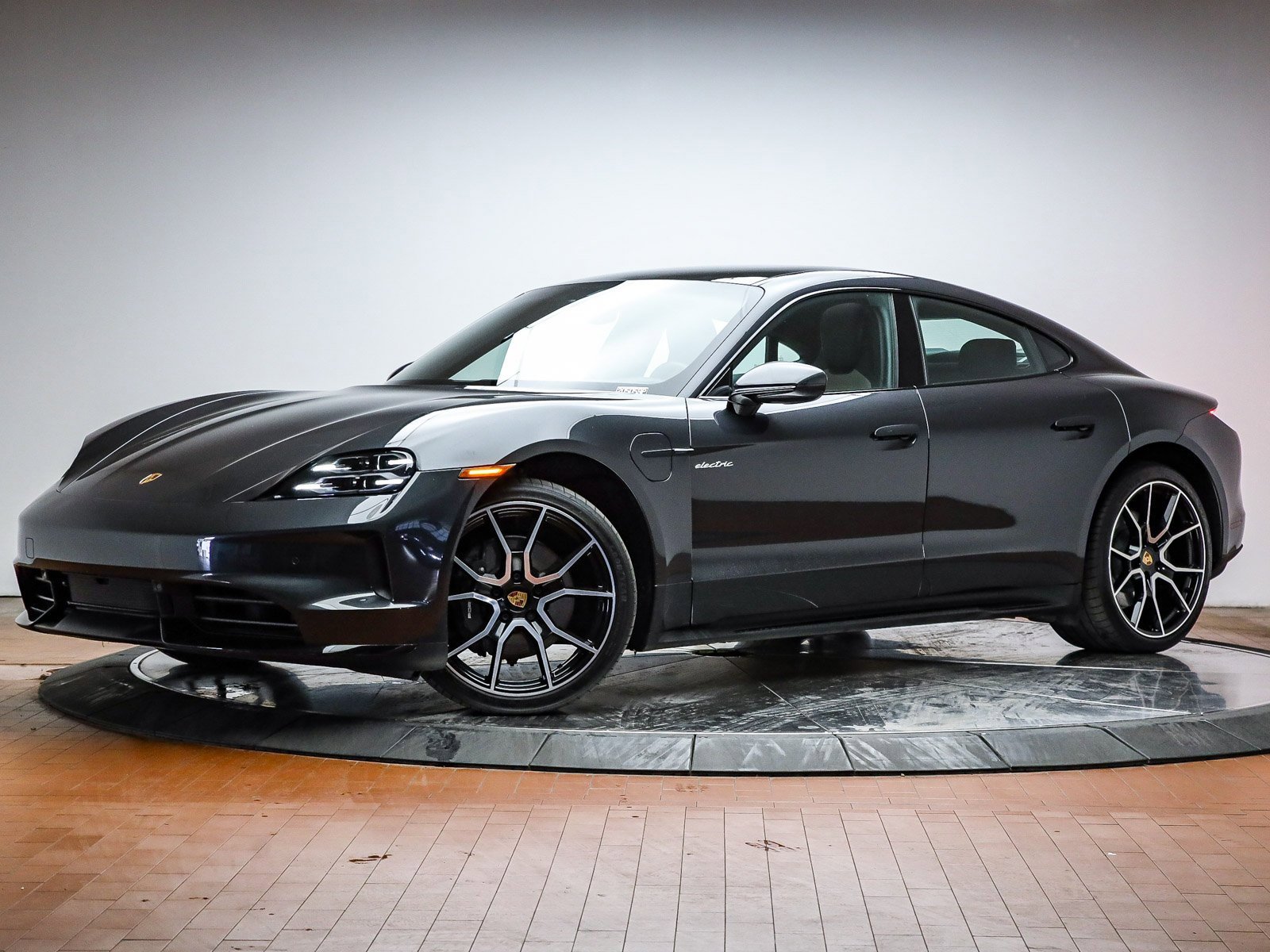Used 2025 Porsche Taycan image 1