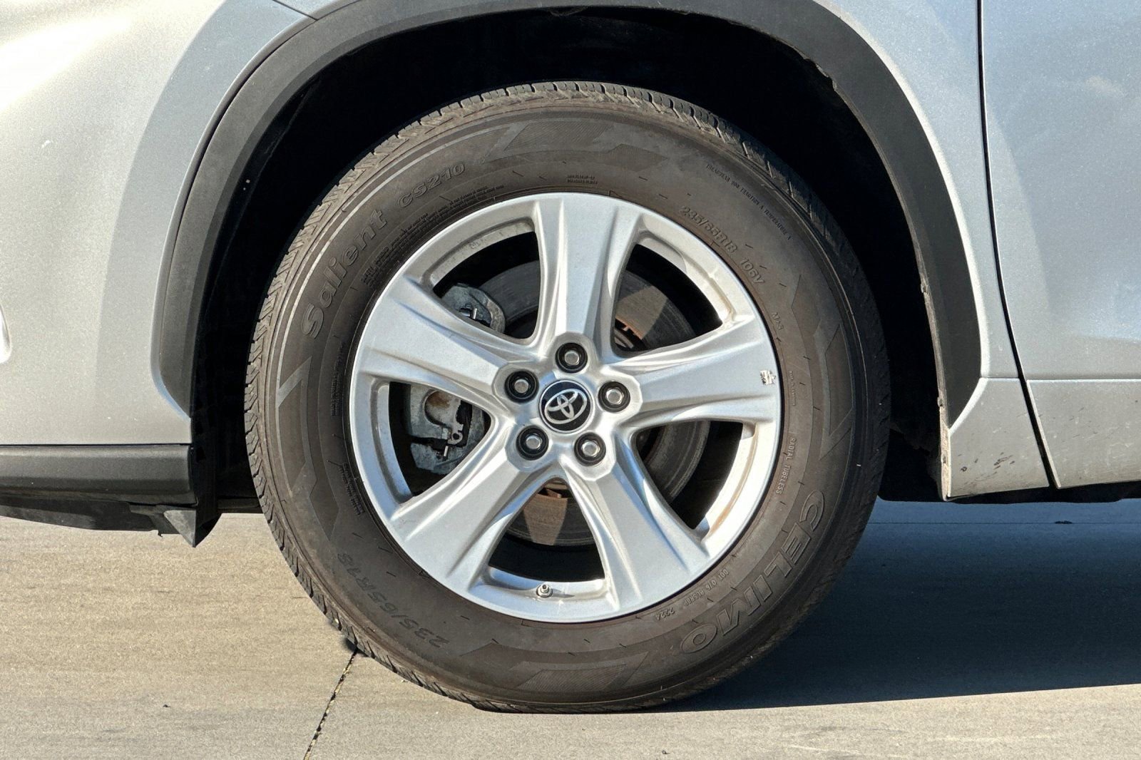 Used 2024 Toyota Highlander LE image 26