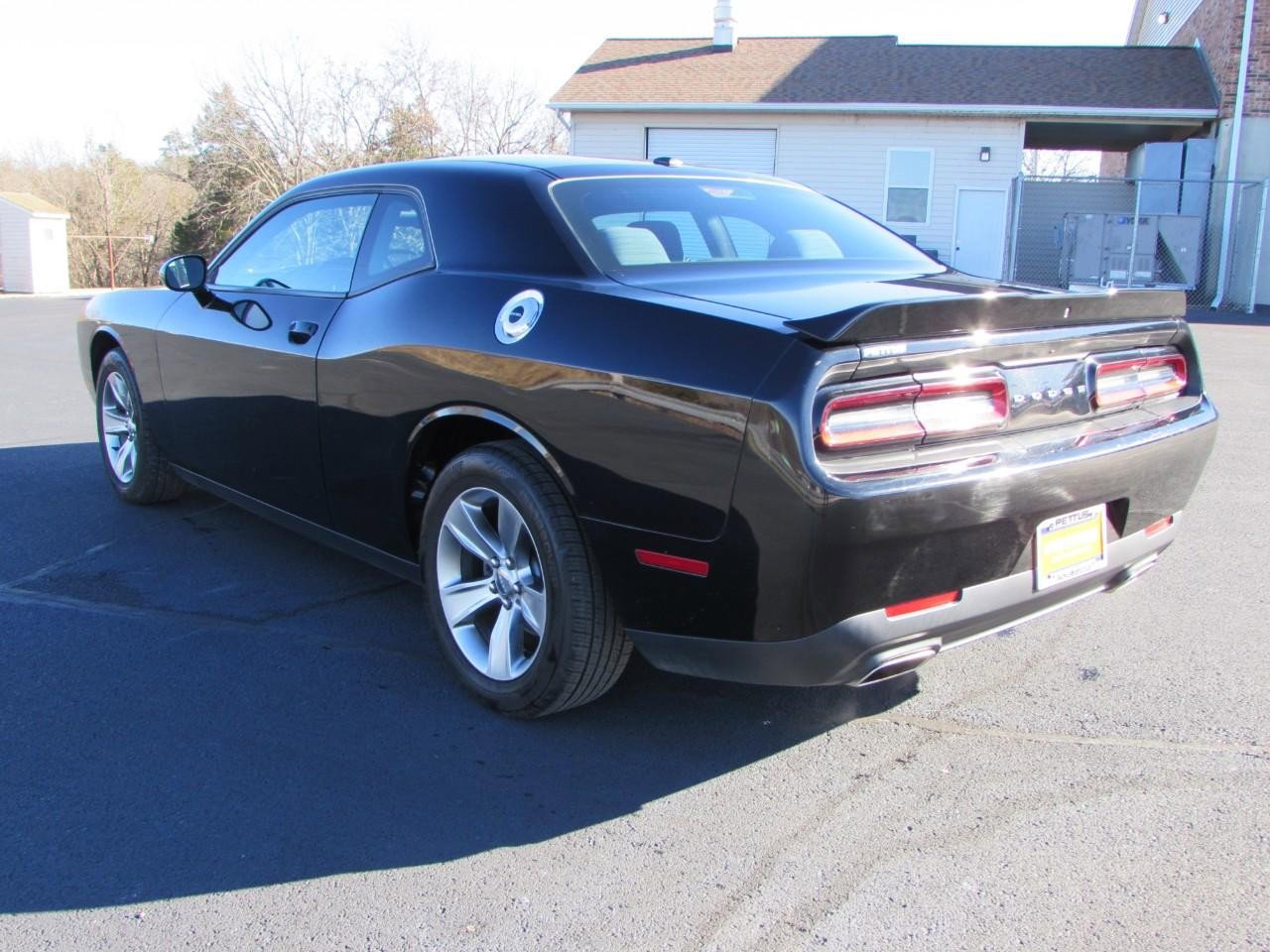 Used 2019 Dodge Challenger SXT image 5