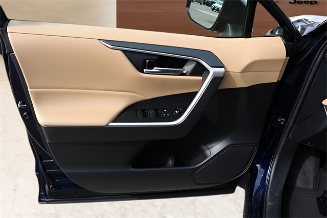 Used 2021 Toyota RAV4 XLE w/ Convenience Package image 11