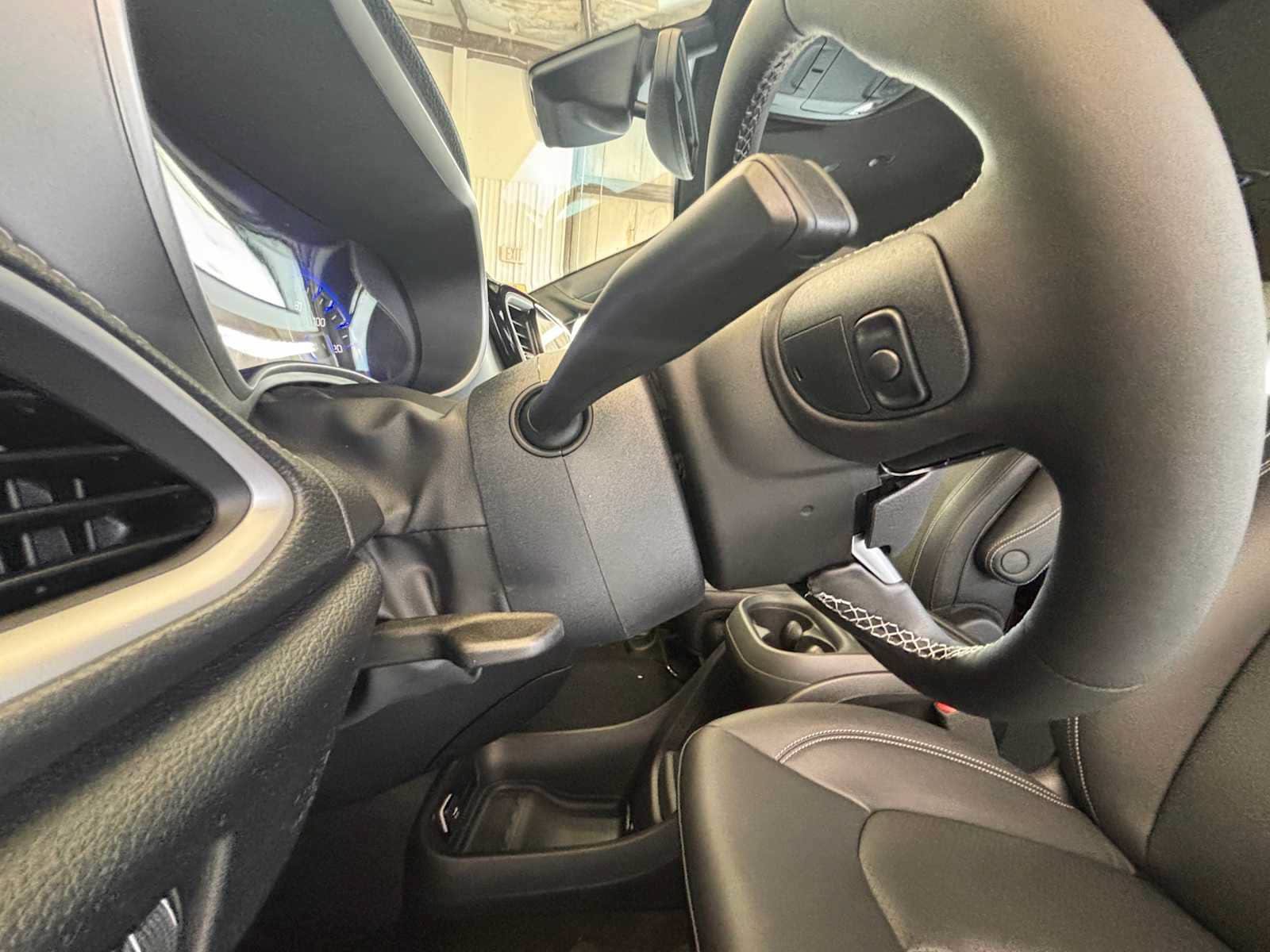 New 2027 Chrysler Pacifica Select FWD image 18