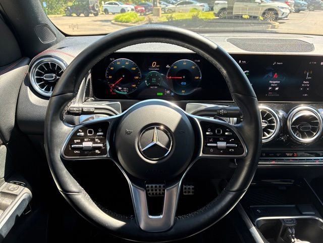 Used 2023 Mercedes-Benz EQB 300 4MATIC image 12