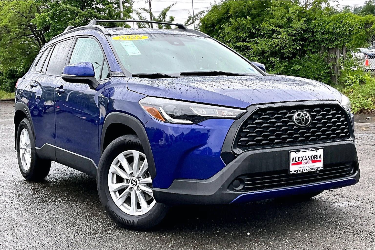 Used 2022 Toyota Corolla Cross LE w/ Moonroof Package AWD/4WD image 2