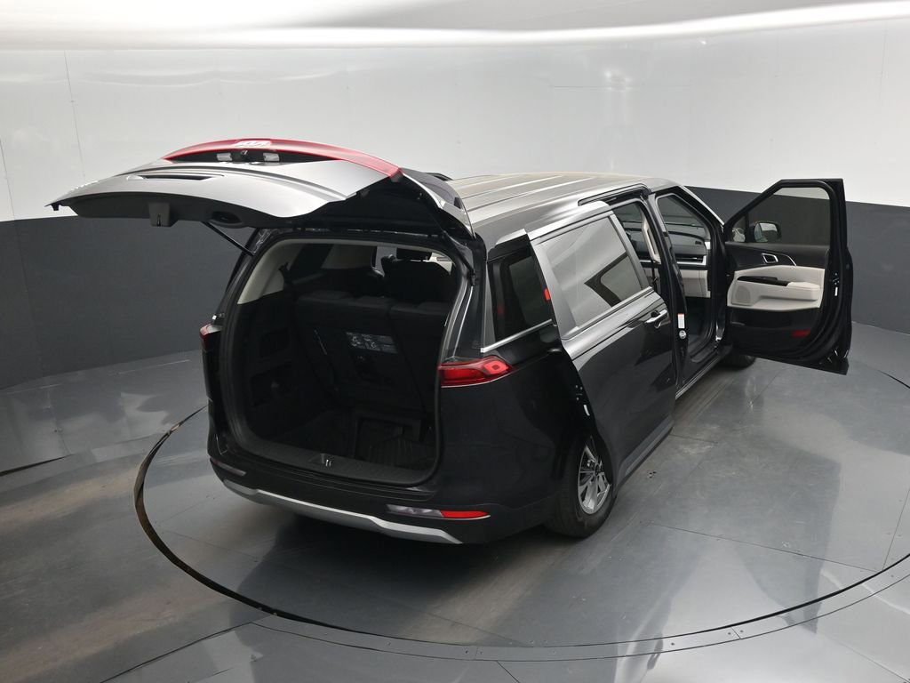 Used 2024 Kia Carnival LX image 29